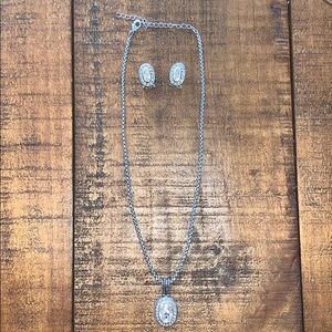 Two-tone necklace & earrings set